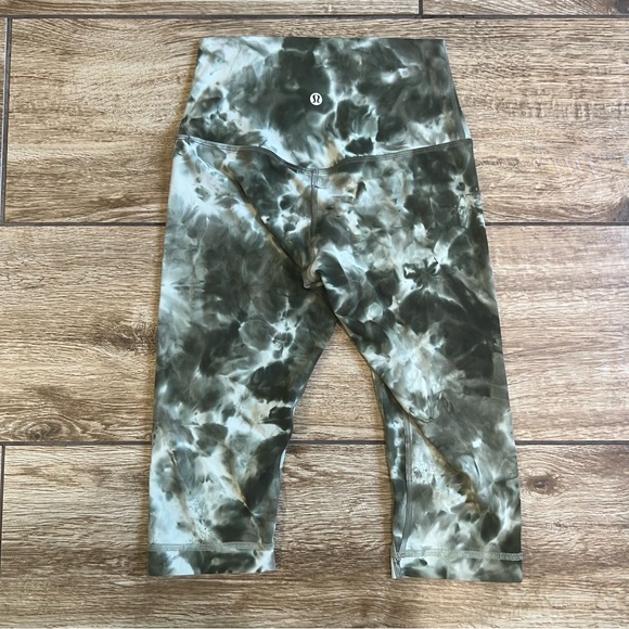 Lululemon Align Shorts Size 4 Diamond Dye Light Sage Army Green Dark Olive - Picture 5 of 13